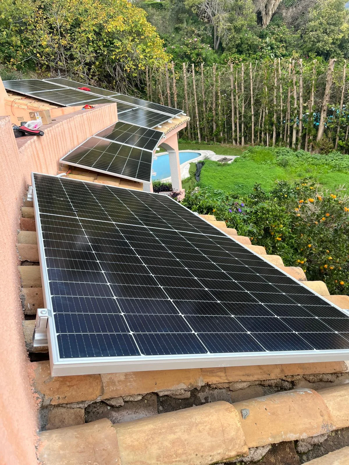 Placas solares en Nerja: precio, ahorro y cómo instalarlas en 2026